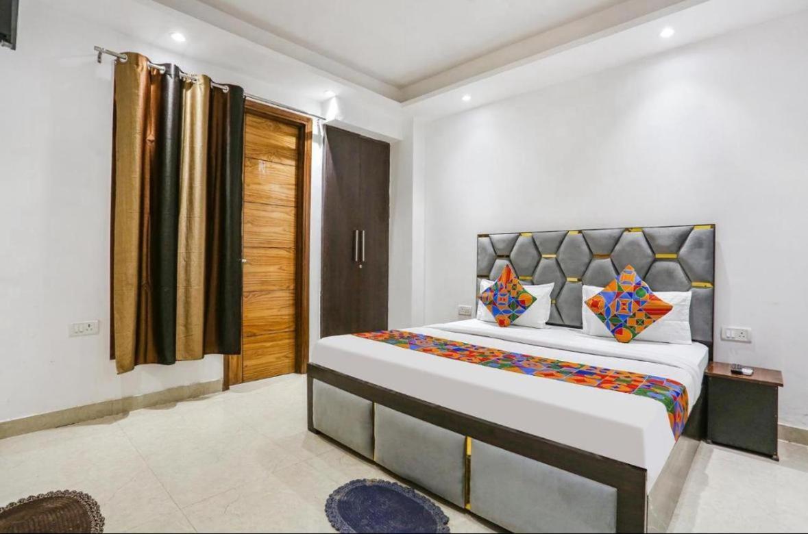 Hotel 24By7 New Delhi Extérieur photo