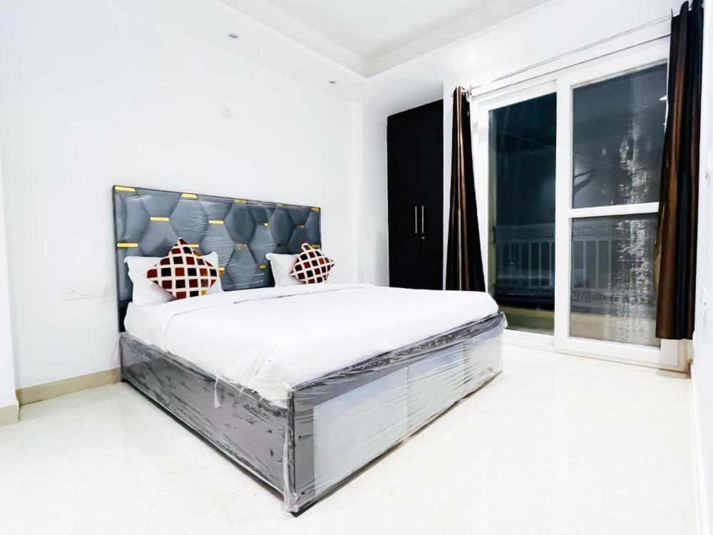 Hotel 24By7 New Delhi Extérieur photo