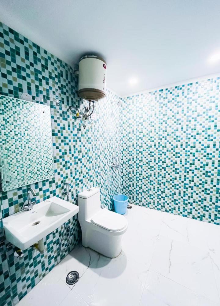 Hotel 24By7 New Delhi Extérieur photo